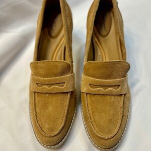 Hush Puppies Lolly Suede Slip On Pumps.    New Without Tags